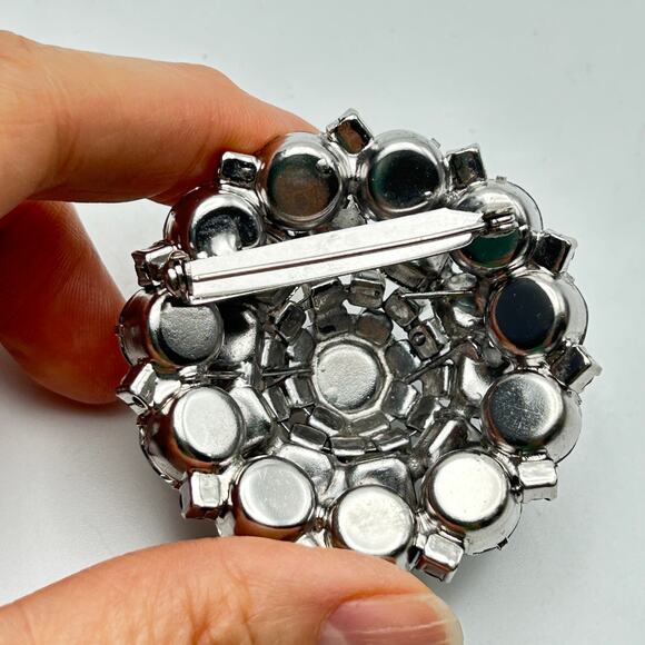 Vintage Round Domed Rhinestone Cluster Brooch Clear Crystals Silver Tone Large - Picture 3 of 5